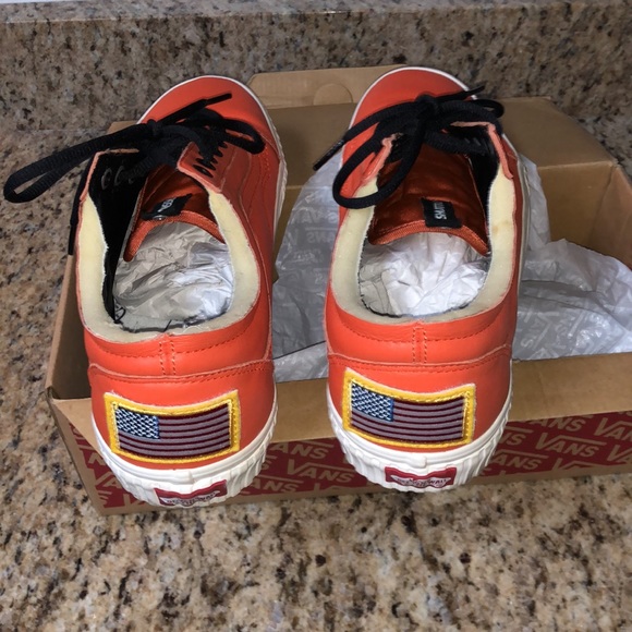 Vans - Picture 2 of 6